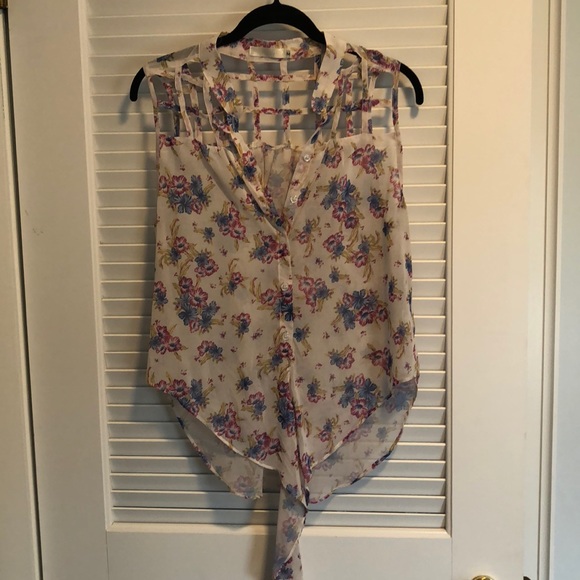 Millau Tops - Tie front tank Millau Tops - Tie front tank